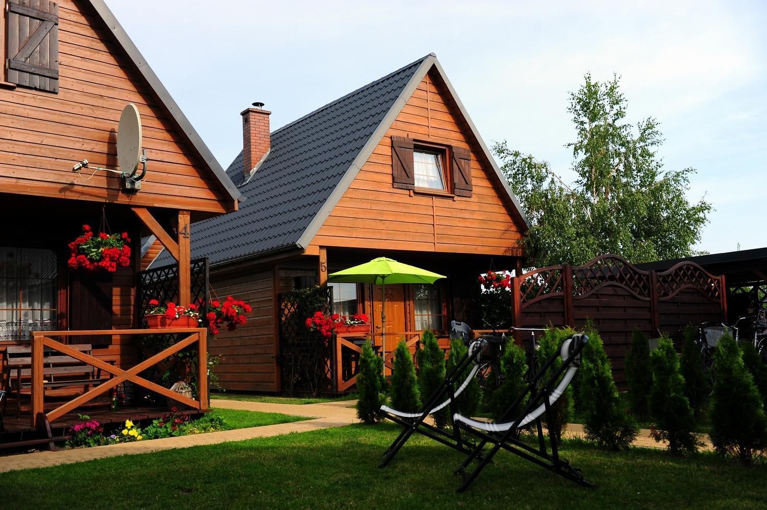 Caloroczne Domki Nad Morzem I Jeziorem Jezierzany Exterior foto