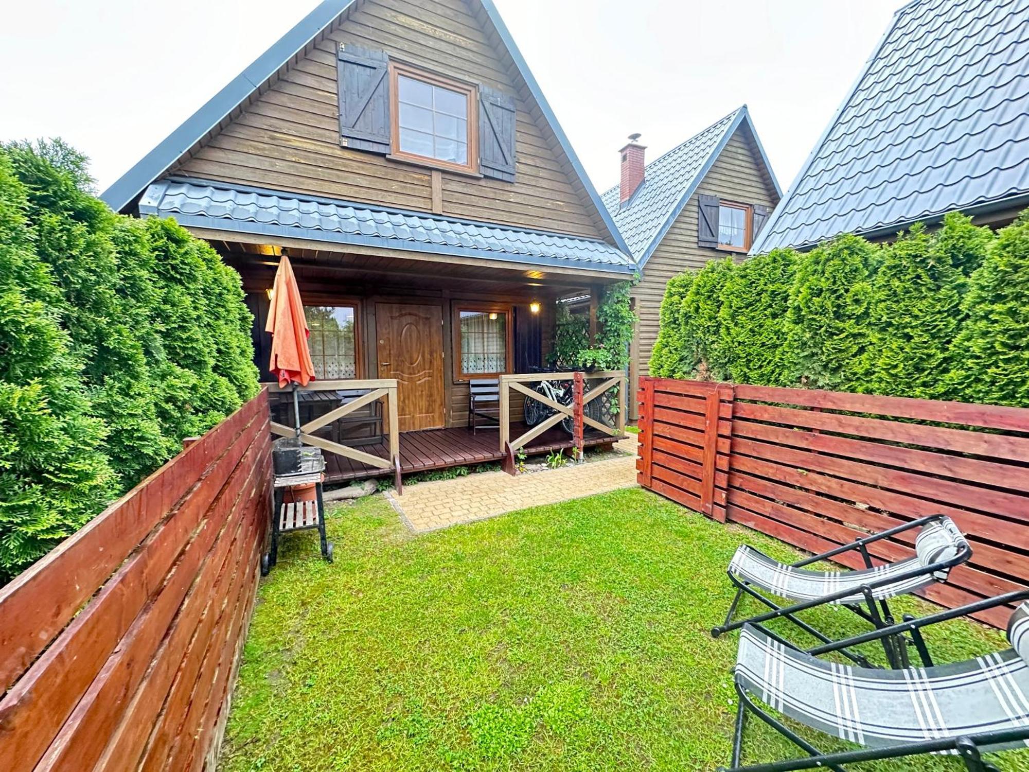 Caloroczne Domki Nad Morzem I Jeziorem Jezierzany Exterior foto