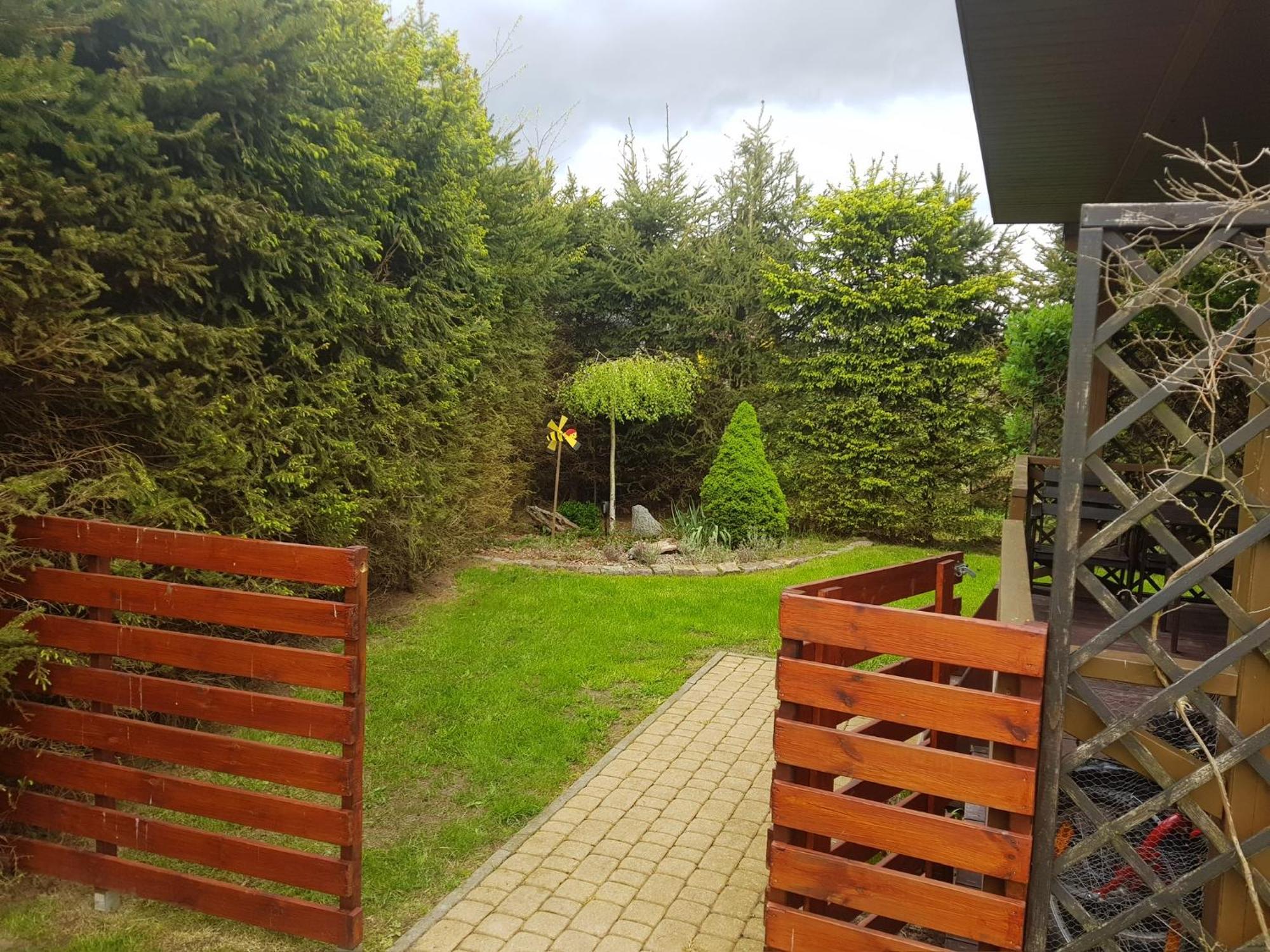 Caloroczne Domki Nad Morzem I Jeziorem Jezierzany Exterior foto